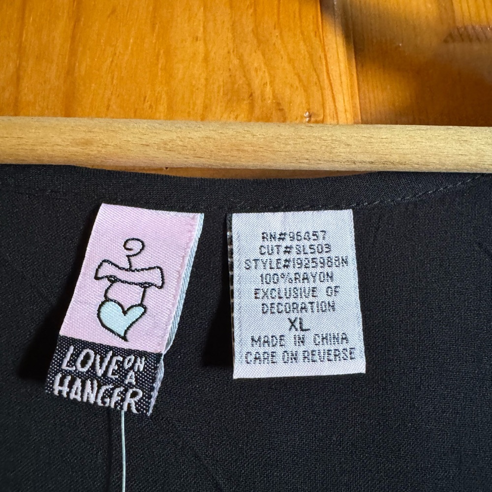 Love On A Hanger Black Embroidered Tank Top Size XL BNWT - Picture 2 of 4
